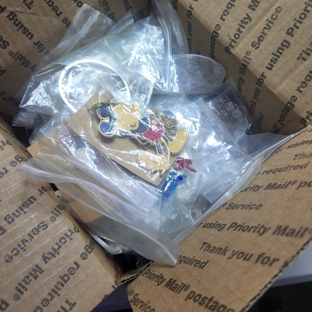 Mixed lot of 4 pounds of jewelry costume